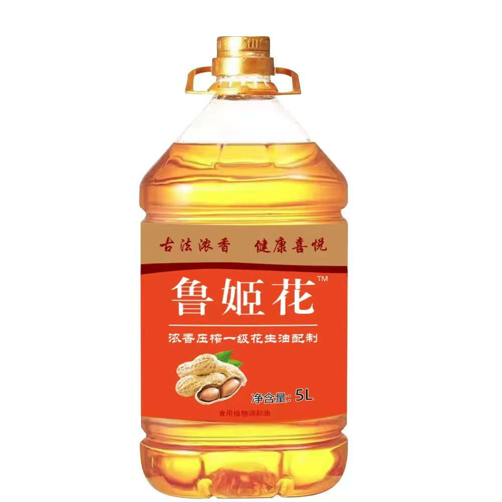 鲁姬花花生油产品包装,深色玻璃瓶装琥珀色花生油,传统瓶型设计,标签突出花生图案和品牌名称